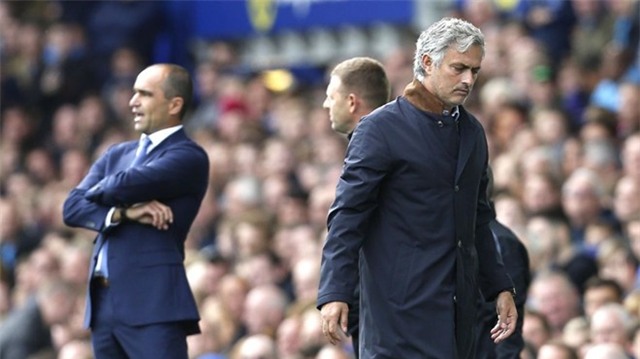 Mourinho văng tục với huấn luyện viên của Everton
