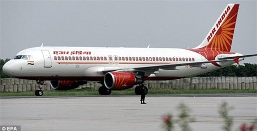 an do: 125 tiep vien hang khong bi ngung bay vi qua beo - 1