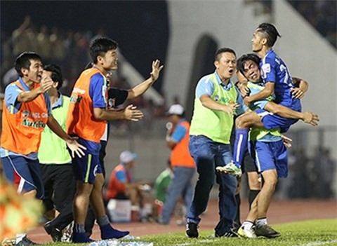 dẻ trụ hạng, hagl bán cả... “linh hòn”? - 1