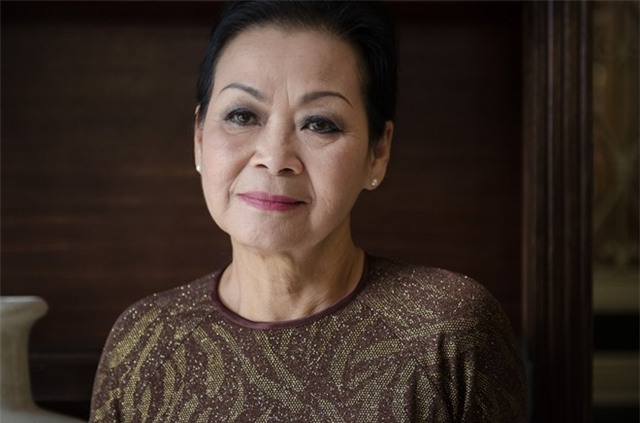 Công việc chân tay của sao Việt ở nước ngoài