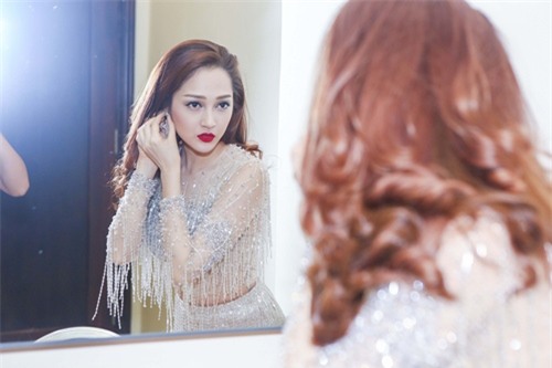 Bảo Anh khoe thân hình bốc lửa trên sân khấu - 3