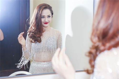 Bảo Anh khoe thân hình bốc lửa trên sân khấu - 4