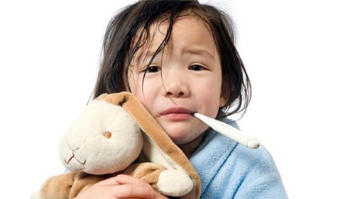 “Giật mình” với 10 hiểu lầm về sốt ở trẻ em - 1