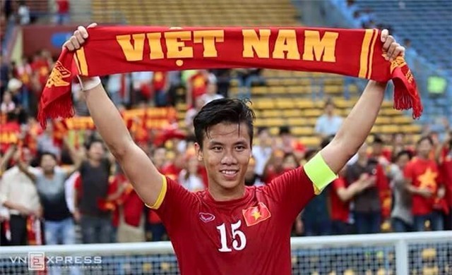 vi sao cau thu lanh tinh nhu ngoc hai lai co pha vào bong ghe ron? - 1