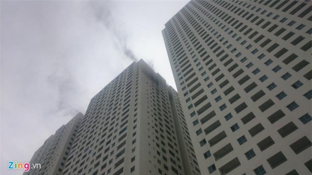 Khói bốc lên