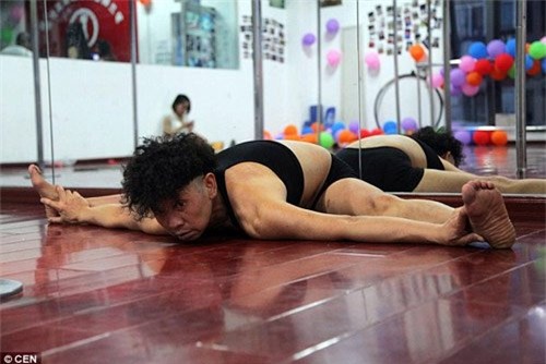 ong lao u70 mac ao lot the thao mua cot dieu nghe - 4