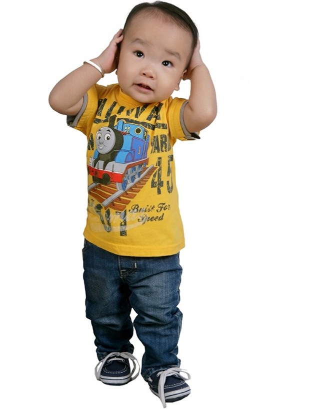 Con trai của nghệ sĩ Hữu Nghĩa tên Trần Nguyễn Anh Kha, sinh ngày 10/4/2014. Nhóc tỳ sở hữu gương mặt đáng yêu, thích nháy mắt và hay cườ