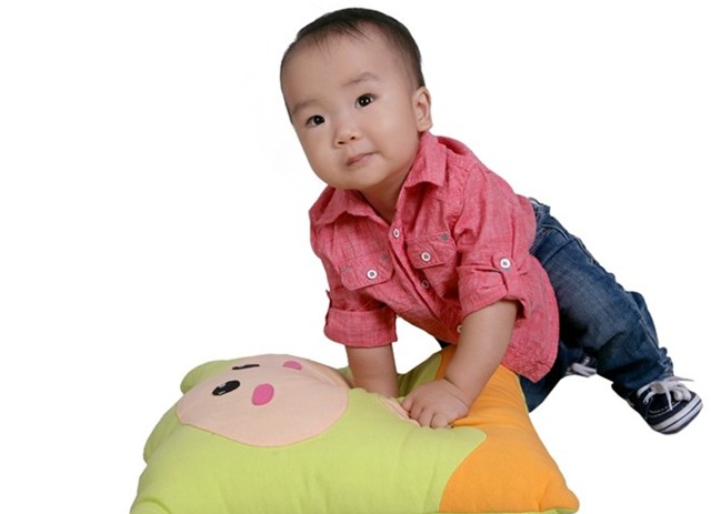 Nam danh hài chia sẻ, trước kia anh không bao giờ la cà shopping nhưng từ khi có con anh thường xuyên ghé chợ, siêu thị để mua quần áo cho bé.: “Trước lúc cháu được một tuổi, tôi khá vung tay cho việc mua sắm. Có khi đang ở Mỹ lưu diễn, tôi đã gọi điện thoại về cho bà xã chỉ để hỏi số đo của con” - Nghệ sĩ nói.