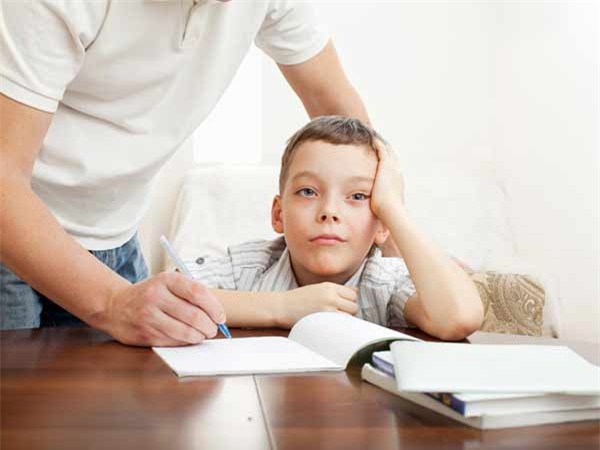 Những điều không nên làm trước mặt con