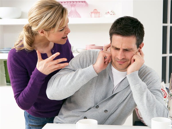 Những điều không nên làm trước mặt con