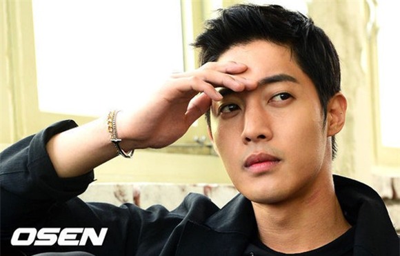 Kim Hyun Joong họp báo khẩn cấp, khẳng định sẽ chịu trách nhiệm về con rơi 0