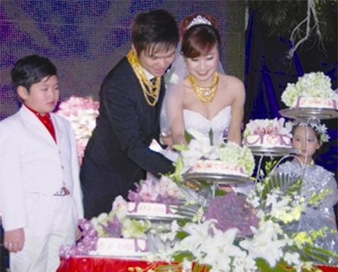 cô dâu, đám cưới, khoe vàng, nhà giàu