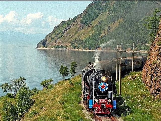 Golden Eagle qua dãy núi Ural: Chuyến tàu xuyên qua những vùng thảo nguyên mênh mông ở Siberia của Nga.