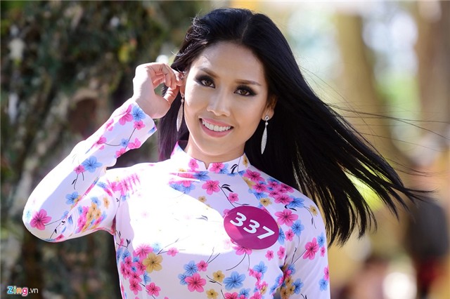 Người đẹp Hoa hậu HVVN diện áo dài trong nắng Đà Lạt