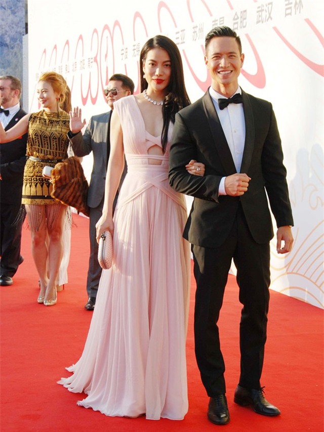 Trương Ngọc Ánh sánh đôi Kim Lý trên thảm đỏ Bắc Kinh