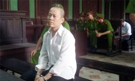 giết vợ, phi tang xác, gầm giường, đào hố