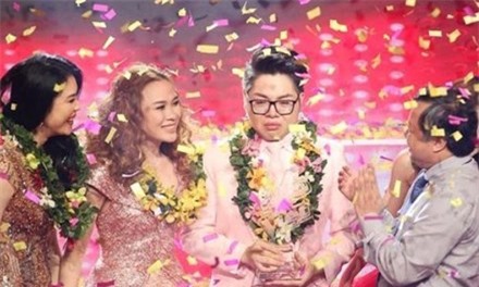 Đức Phúc nghẹn ngào chia sẻ niềm hạnh phúc với Mỹ Tâm và các huấn luyện viên