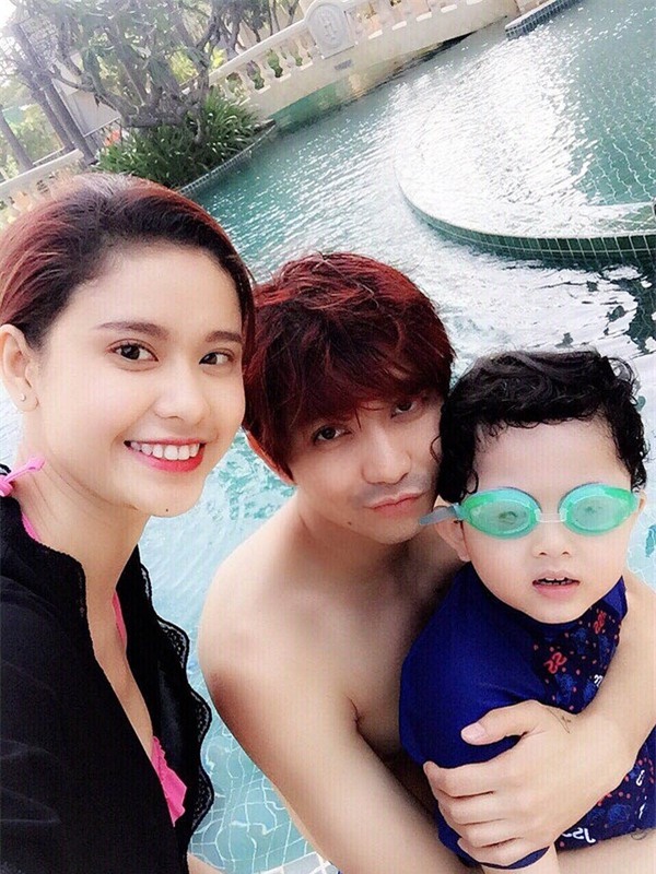 Gia đình Trương Quỳnh Anh