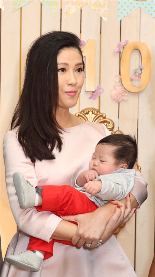 Đang đóng cảnh nhạy cảm, chồng bất ngờ đến thăm Triệu Vy - 8
