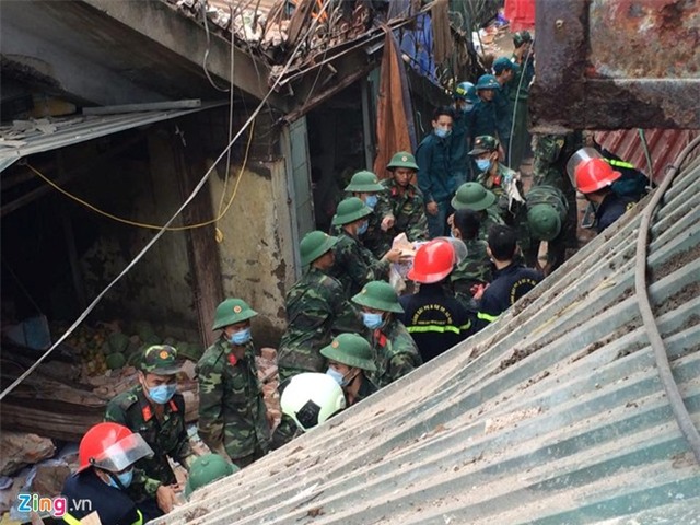 Hiện trường đổ nát căn biệt thự cũ bị sập