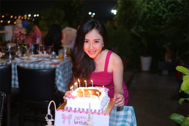 Dàn hot girl đến dự sinh nhật bạn gái màn ảnh Sơn Tùng M-TP