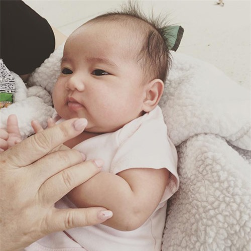 Kim Hiền khoe con gái 2 tháng tuổi đáng yêu - 1