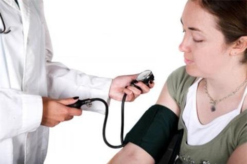 Lam gi khi huyet ap bat thuong?