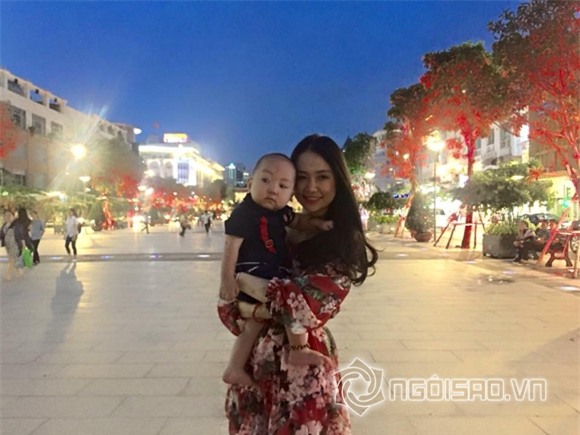 Tuấn Hưng và vợ con  2