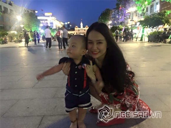 Tuấn Hưng và vợ con  1