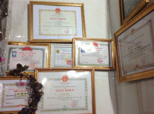 Bảng thành tích đáng nể với hoàng loạt bằng khen, giấy khen của Lê Thị Bình