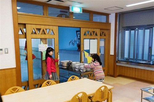 Loạt ảnh thực tế về bữa trưa tại trường tiểu học ở Nhật - 14