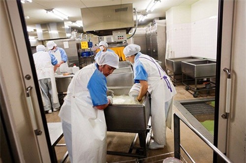 Loạt ảnh thực tế về bữa trưa tại trường tiểu học ở Nhật - 15