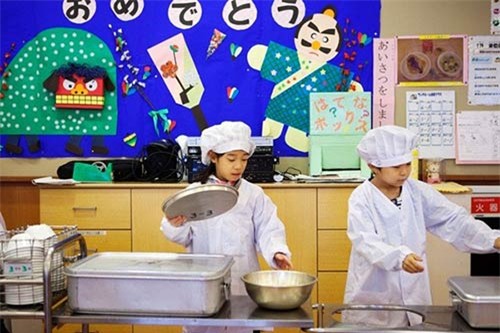 Loạt ảnh thực tế về bữa trưa tại trường tiểu học ở Nhật - 3