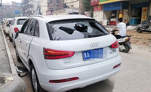 cai nhau voi nguoi yeu, thieu nu dap nat xe audi q3 hinh anh 3