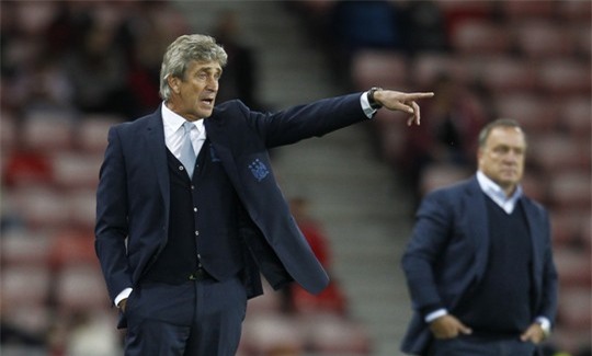 Trong khi HLV Pellegrini vực dậy tinh thần các cầu thủ Man City thì Advocaat được đánh giá có nguy cơ  bị sa thải cao nhất
