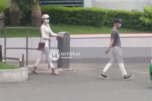 ... cùng Thiều Bảo Trâm ngụy trang xuất hiện cùng nhau từ một căn hộ cao cấp ở Q.7.