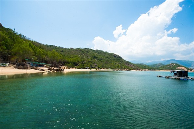 Một ngày khám phá 'hoang đảo Robinson'