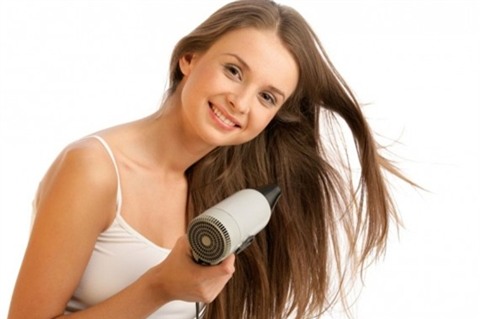 5 meo don gian giup mai toc ban day hon