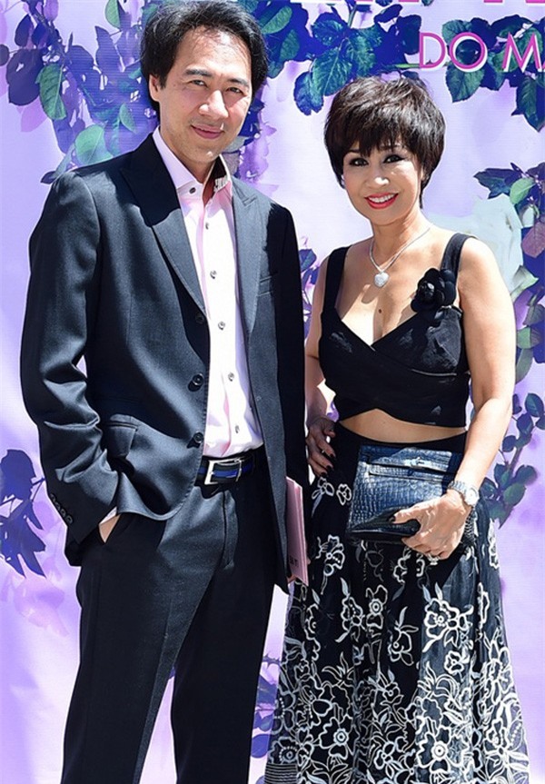 
Khánh Hà và Tô Chấn Phong hạnh phúc sau hơn 20 năm kết hôn dù ban đầu bị gia đình hai bên can ngăn vì cách biệt tuổi tác.
