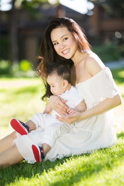 Vy Oanh lần đầu khoe con trai