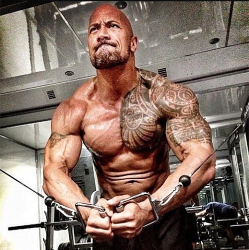 chang trai 19 tuoi dot tu vi muon co bap nhu the rock hinh anh 2