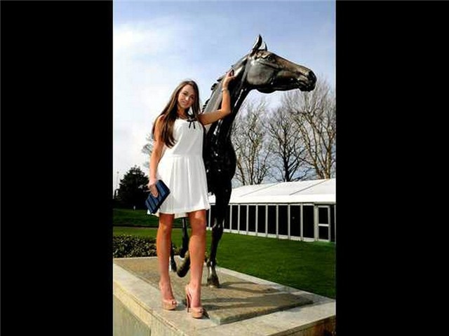 Siêu mẫu, chân dài, WAGs, tam sư, Liverpool