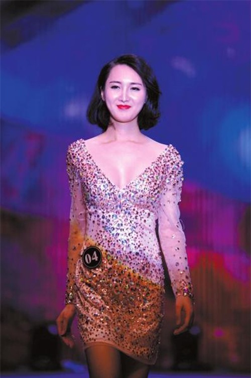 Chàng chuyển giới hiếu thảo nhất TQ đi thi sắc đẹp - 1