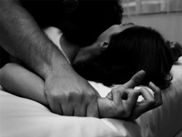 hoang tu a rap bi bat vi cao buoc tan cong tinh duc o sin hinh anh 1