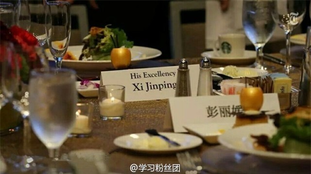 
Vị trí ngồi của ông Tập Cận Bình và phu nhân Bành Lệ Viện trong buổi tiệc ở Seattle hôm 22/9. Ảnh: Weibo
