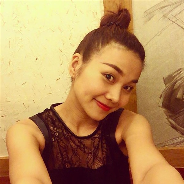 Sao Việt chọn màu son gì cho những hoạt động thường ngày