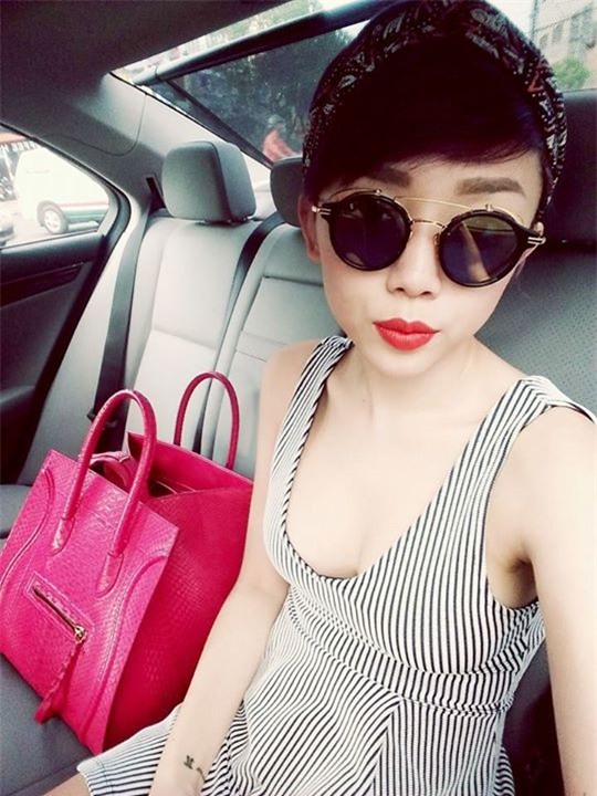 Sao Việt chọn màu son gì cho những hoạt động thường ngày