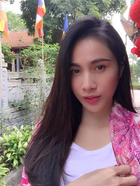 Sao Việt chọn màu son gì cho những hoạt động thường ngày