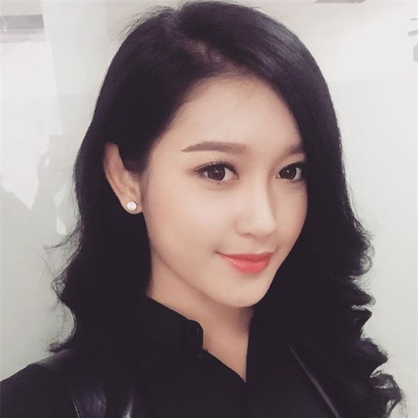 Sao Việt chọn màu son gì cho những hoạt động thường ngày