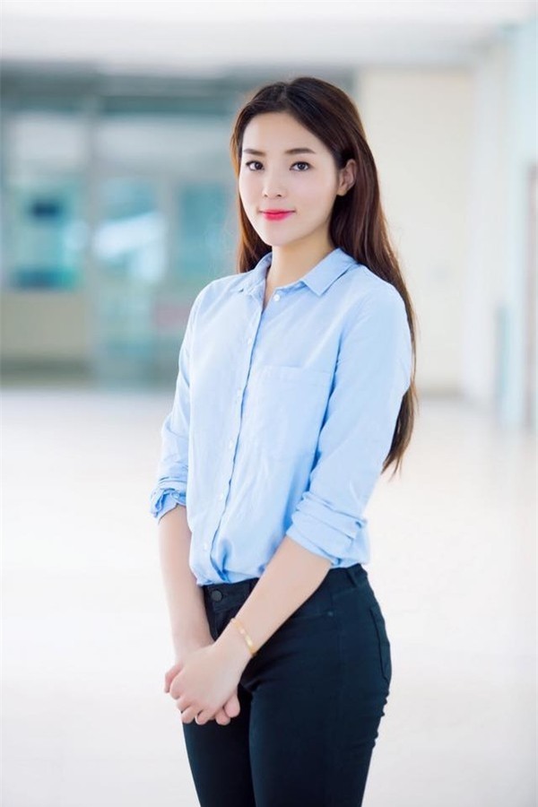 Sao Việt chọn màu son gì cho những hoạt động thường ngày